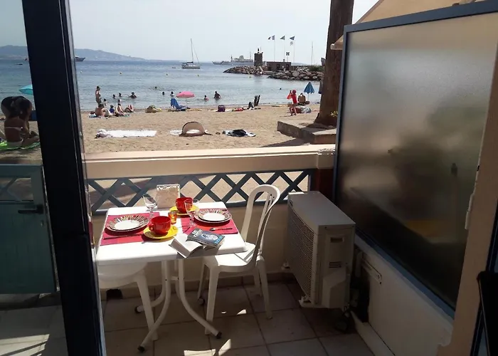 French Riviera 1 Bedroom On The Beach Facing Cannes