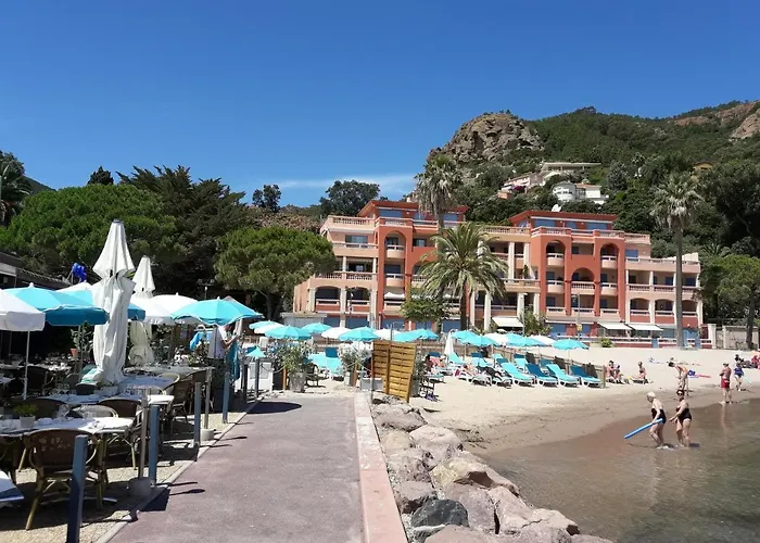 French Riviera 1 Bedroom On The Beach Facing Cannes
