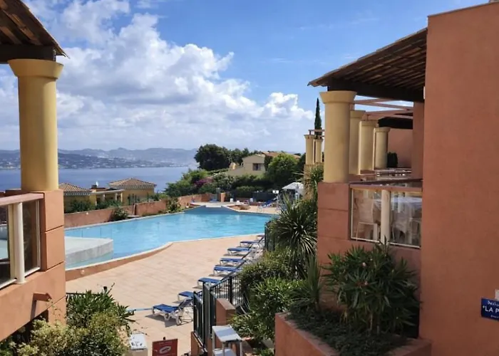Vue mer sur la baie de Cannes piscine randonnée